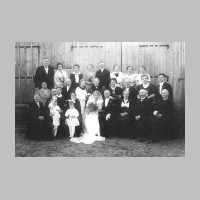 029-0009 Die Hochzeitgesellschaft des Brautpaares Adolf und Maria Maschitzki am 09.12.1938 .jpg